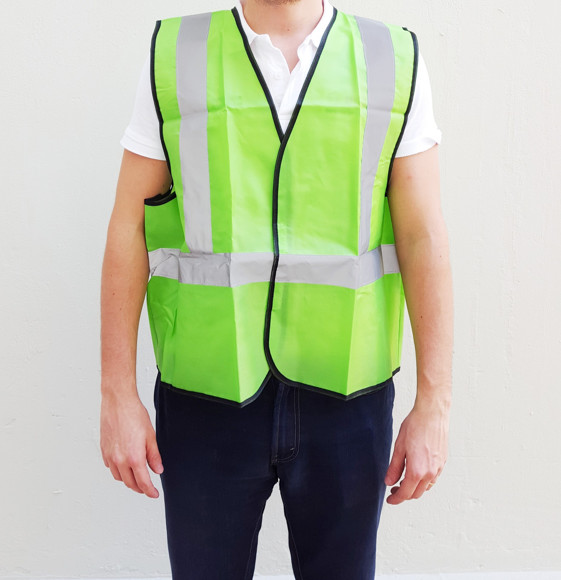 Imagen de CHALECO REFLECTIVO DE SEGURIDAD VERDE CON BANDAS REFLECTIVAS