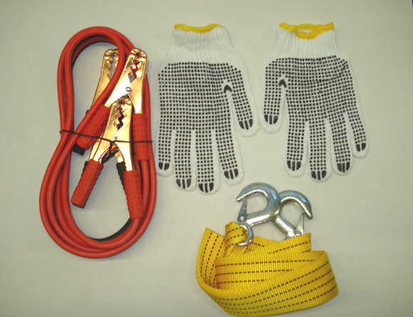Imagen de KIT DE AUXILIO CON CABLE DE REMOLQUE Y BATERIA Y CON GUANTES