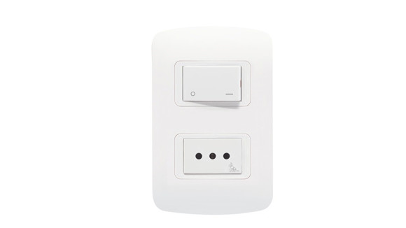 Imagen de CONJUNTO PLAQUETA/TOMA 3 EN LINEA/INTERR. BIPOLAR BLANCO