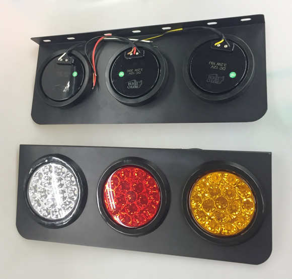 Imagen de PAR FARO TRASERO LED UNIVERSAL 12V SEÑALERO/FRENO/REVERSA                                                               